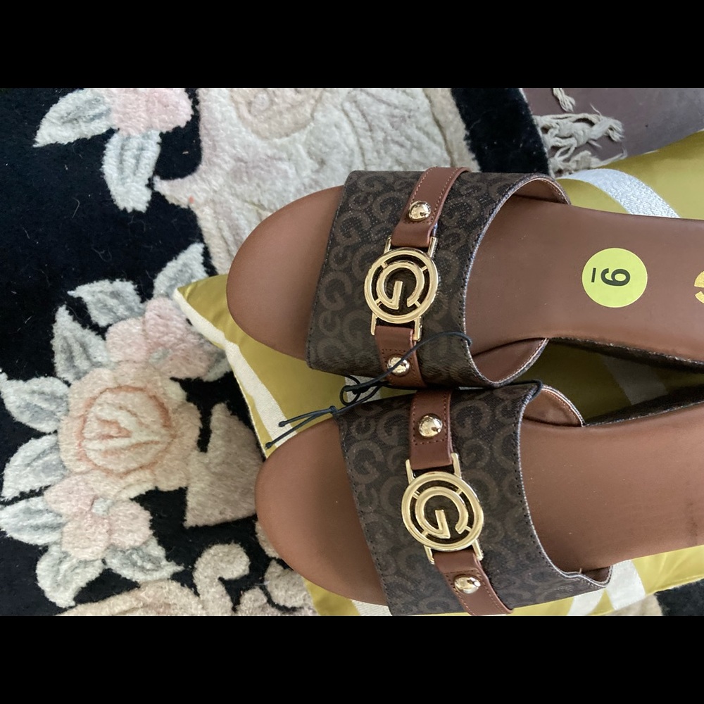 Womens shoes nice fit never worn